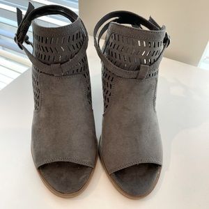 Never Worn Suede Gray Heel | American eagle